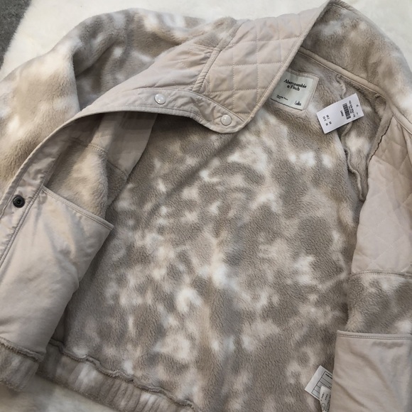 Abercrombie and fitch quilted Sherpa button up jacket - Picture 5 of 6